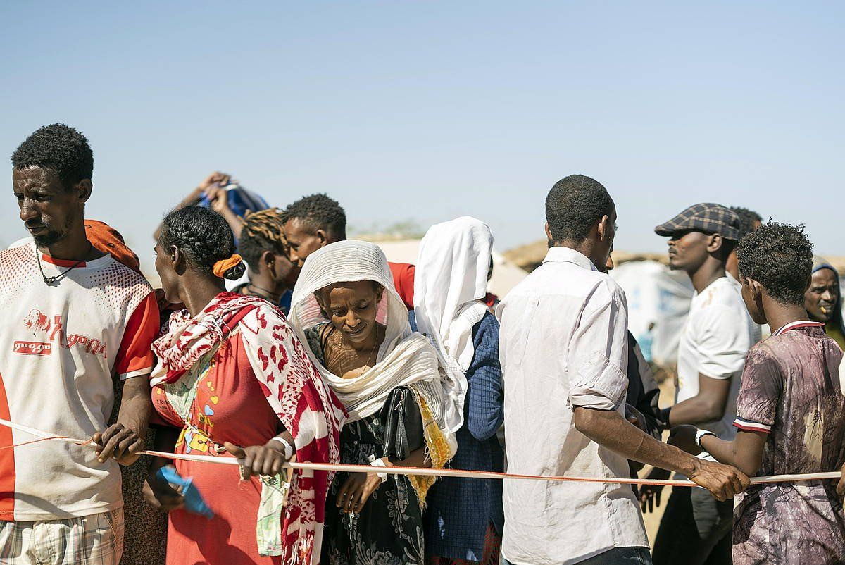 Tigrayko gerratik Sudanera ihes egin duten zibiletako batzuk, iragan abenduan. ALA KHEIR / EFE