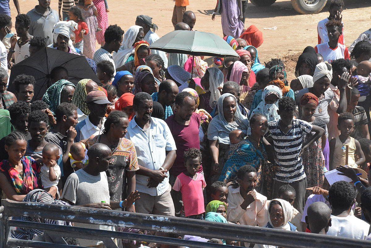 Tigrayko gerratik Sudanera ihes egin duten zibiletako batzuk, iragan azaroan. OMAR ARAKY / EFE