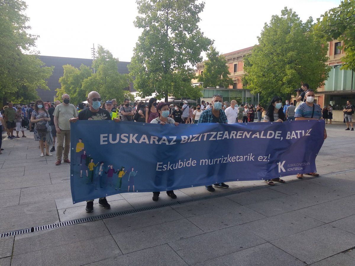 Kontseiluaren manifestazioaren hasiera, gaur, Baluarteko plazan. ION ORZAIZ