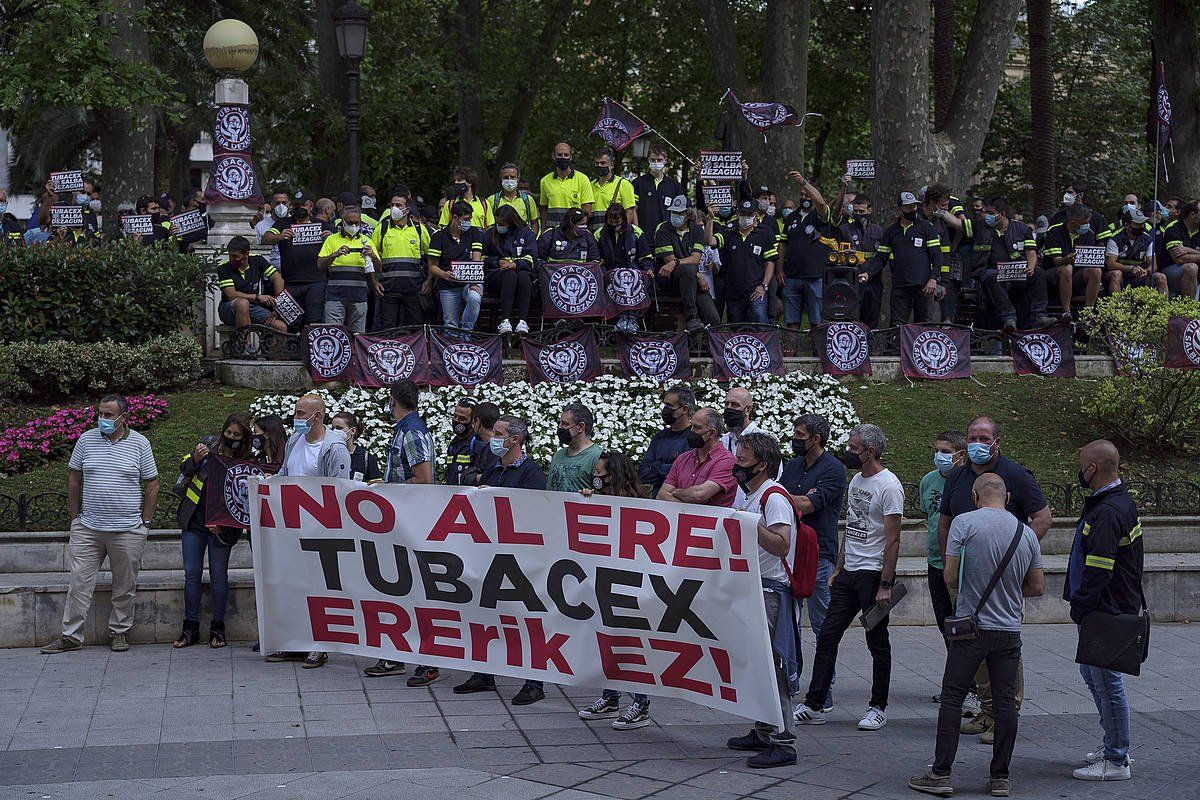 Tubacexeko langileak, EAEko Auzitegi Nagusiaren aurrean eginiko protestaldi baten. ARITZ LOIOLA / FOKU