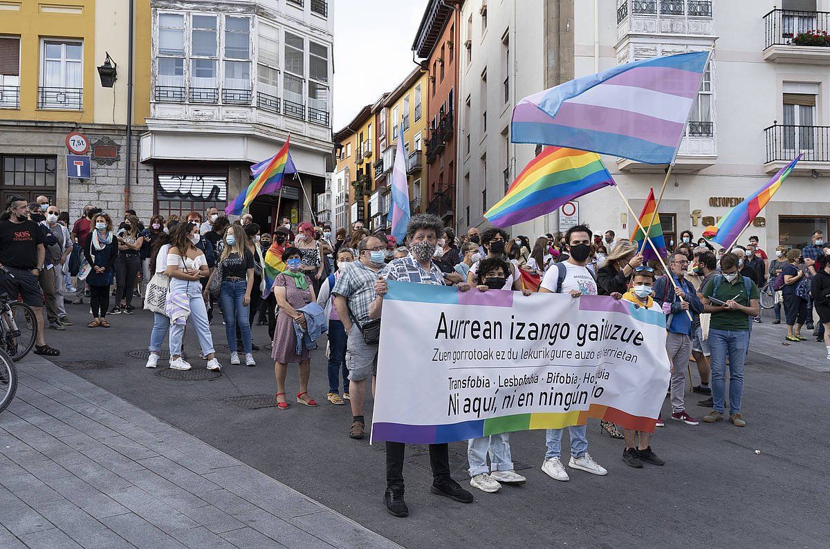 Eraso transfobo bat salatzeko agan astean manifestazioa egin zuten Gasteizen. RAUL BOGAJO / FOKU