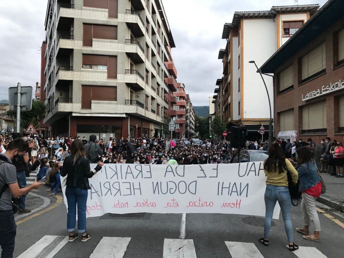 Zornotzan istiluen kontra protestatzeko eginiko bilkura bat.