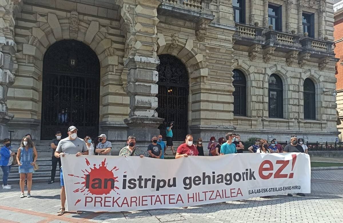 Lan istripuen aurkako manifestazioa, artxiboko irudi batean. LAB