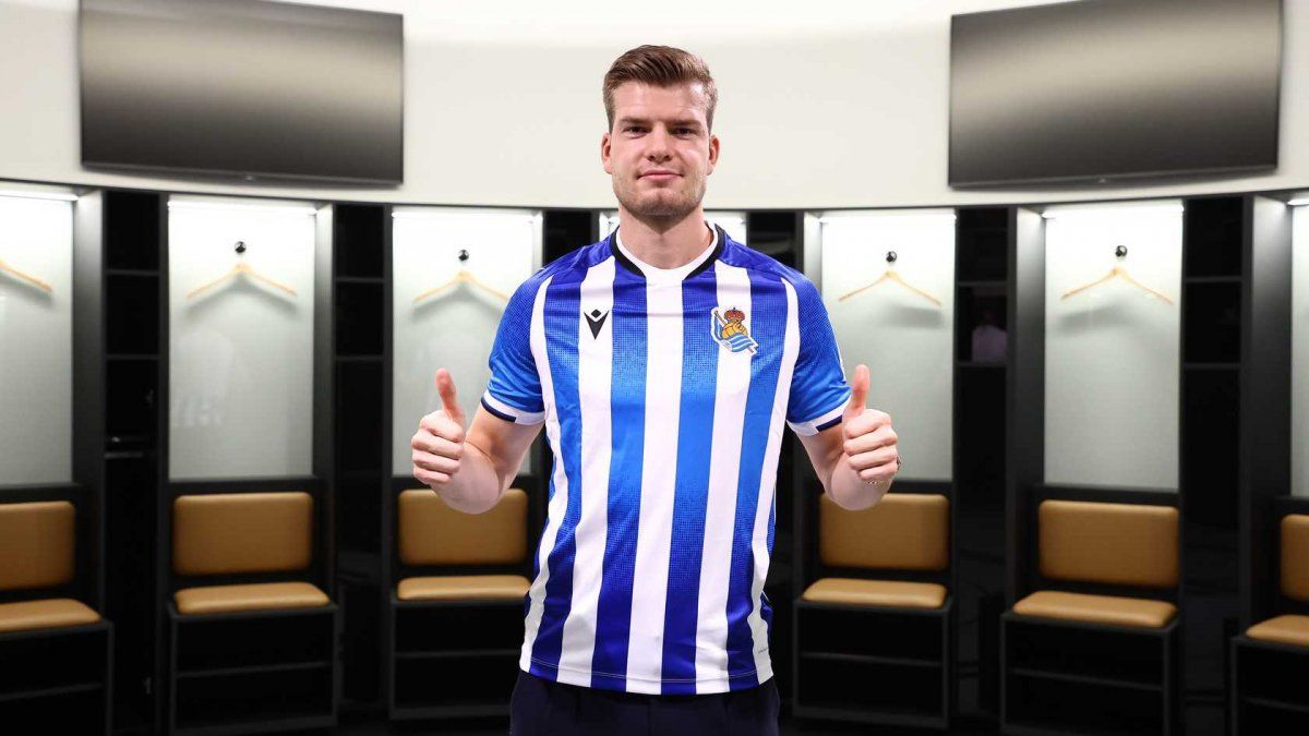 Alexander Sorloth bere aurkezpenean, Reale Arenan. REALA