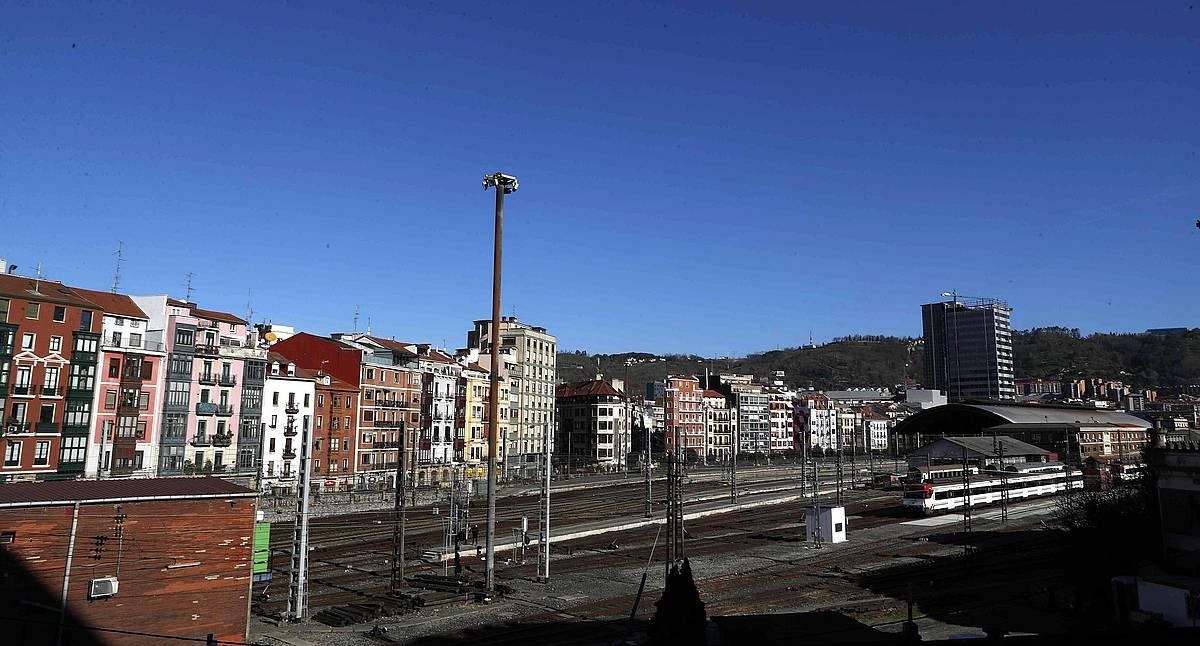 Abandoko geltokian izan da gertaera, gaur arratsaldean. LUIS TEJIDO/ EFE