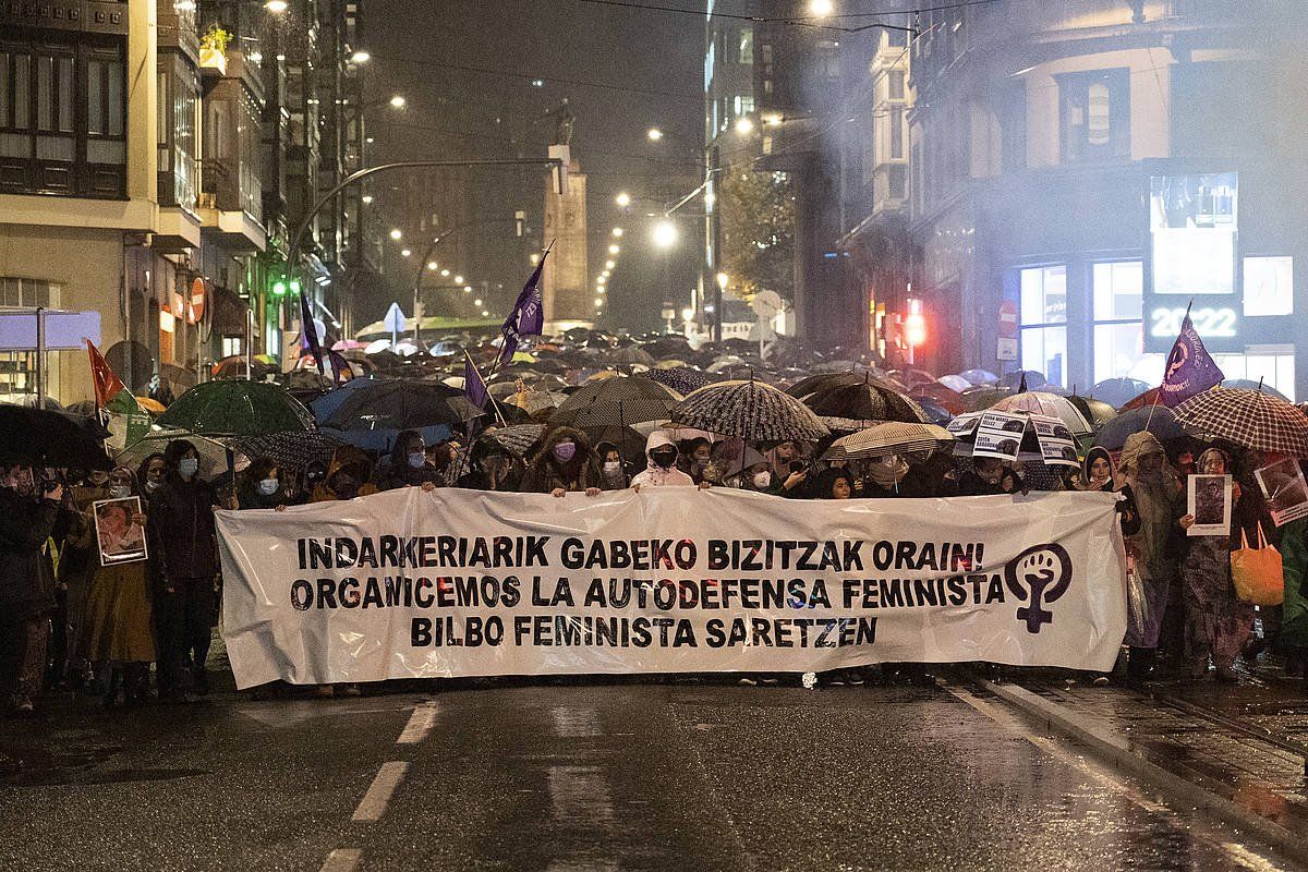 Emakumeen aurkako indarkeria salatzeko asmoz iazko azaroaren 25ean egindako manifestazioa, Bilbon. MONIKA DEL VALLE / FOKU