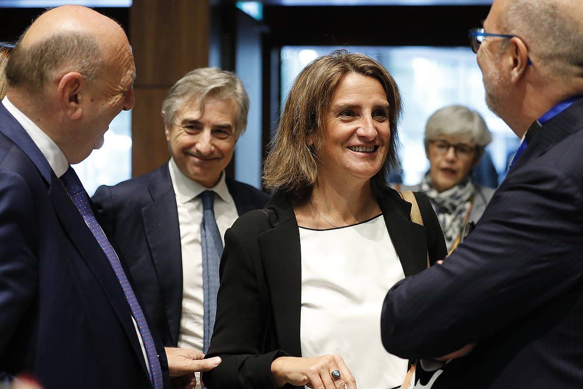 Teresa Ribera Espainiako Trantsizio Ekologikorako ministroa Europako beste mandatari batzuekin. JULIEN WARNAND / EFE