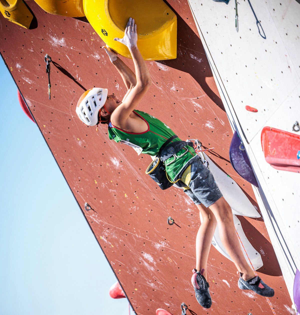 Eñaut Uson Torrejon de Ardozeko finaleko une batean. INDORWALL CLIMBING