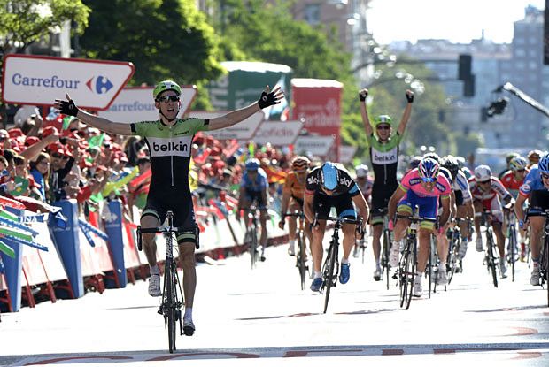 Bauke Mollema garaipena ospatzen.