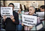 Gune plataformaren protesta bat murrizketen aurka, Jauraritzaren aurrean. JON HERNAEZ, ARP.