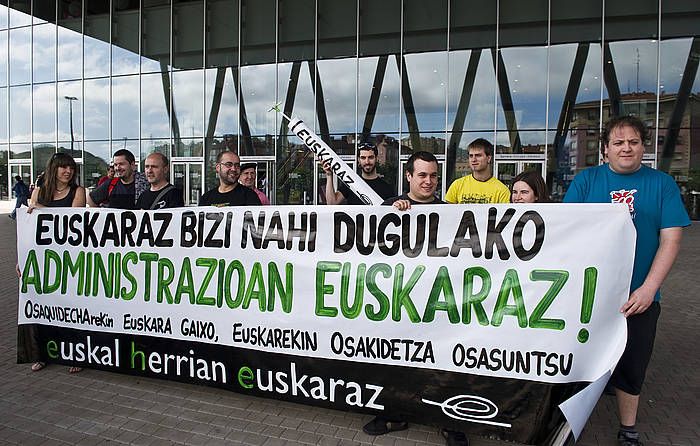 Osakidetza euskalduntzeko eskatuz Euskal Herrian Euskarazek egindako protesta bat, iaz, BECen. LUIS JAUREGIALTZO, ARP