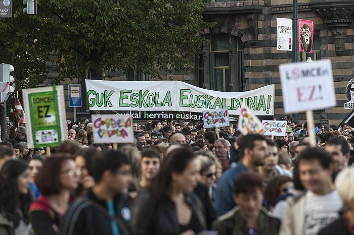 Urriaren 12an Bilbon egin zuten manifestazioa. JON HERNAEZ, ARP