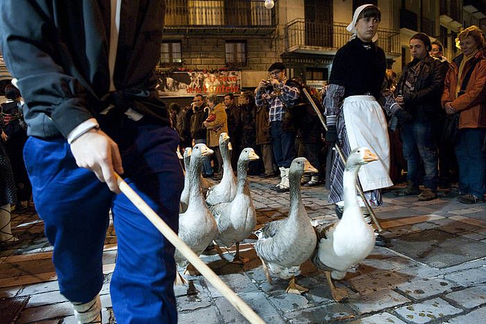 Iruñeko desfilean aurten ere ez dira antzarak faltako. JAGOBA MANTEROLA, ARP