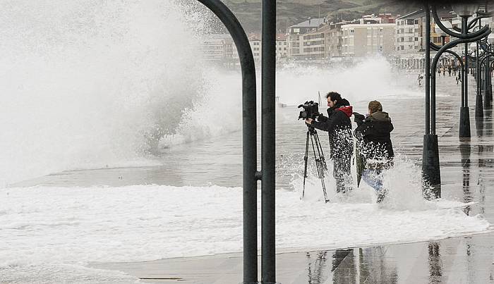 Bi kazetari Zarautzen. ARP