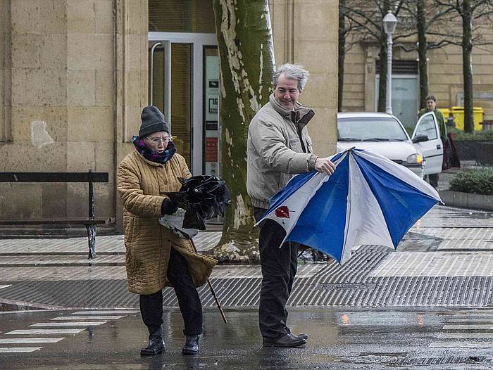 Haizea zakar jotzen Donostian. GORKA RUBIO, ARP