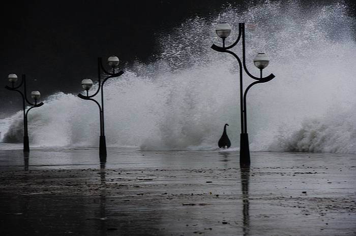 Olatuak, Zarauzko pasealekuan. ARP