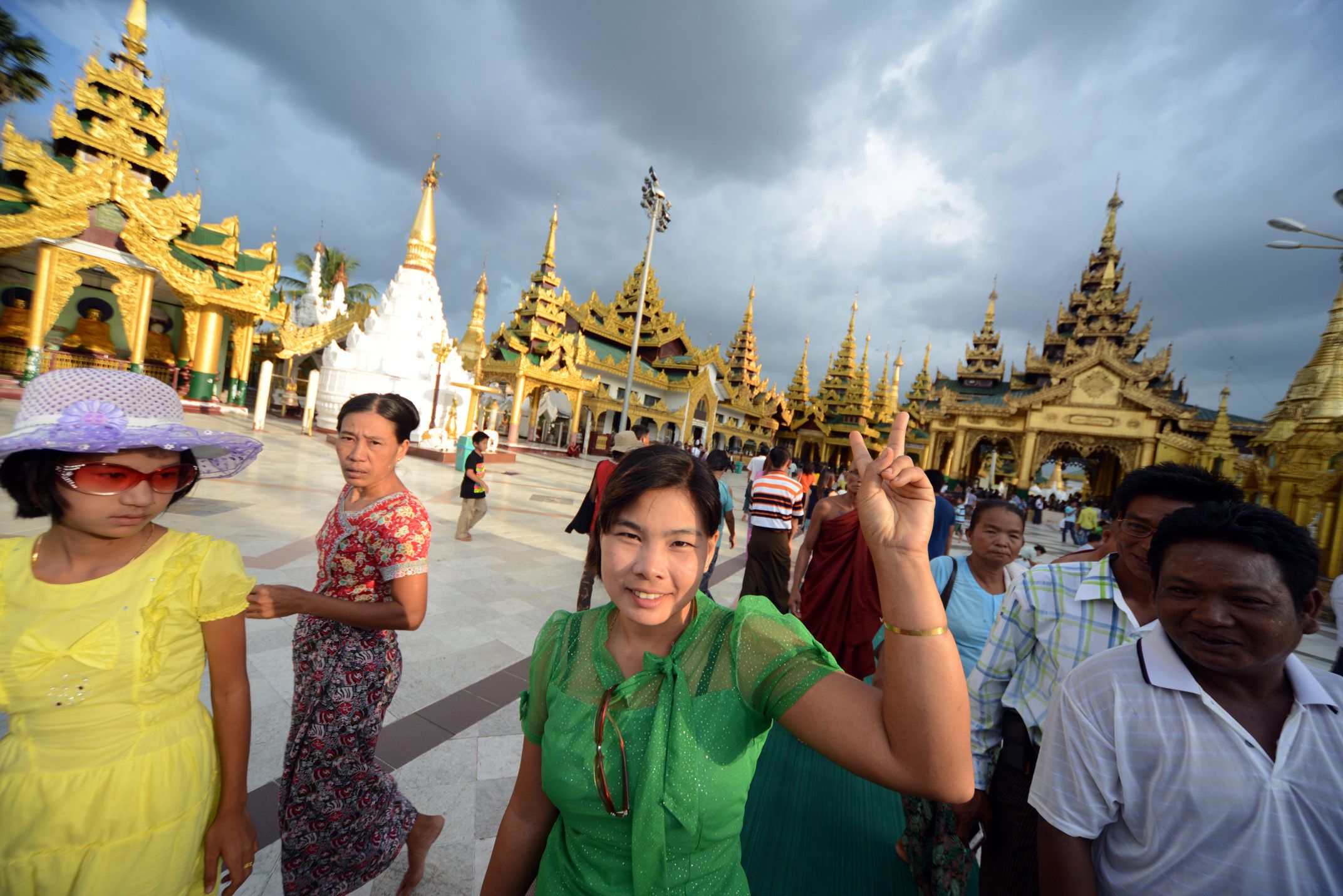 Turistak Bagan aldeko tenplu budistak, Mandalay eskualdean. ZIGOR ALDAMA