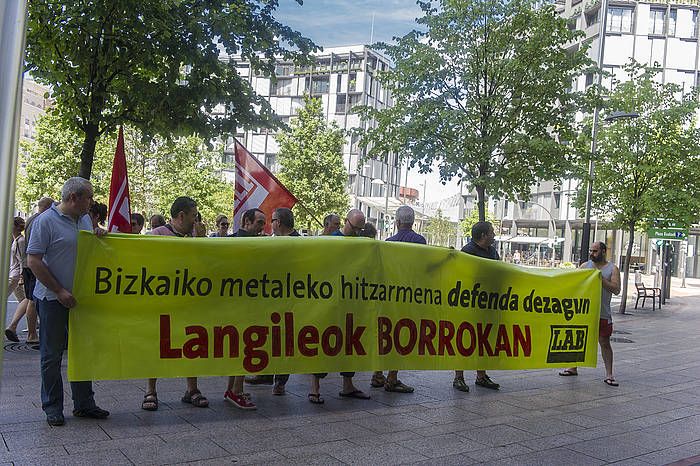 Bizkaiko metaleko sektoreko langile batzuk protestan, iazko uztailan. M. DEL VALLE, ARP