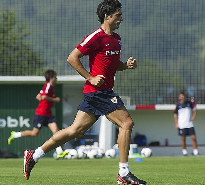 Xabi Etxeita entrenatzen. Hasieratik ariko da. LUIS JAUREGIALTZO, ARP