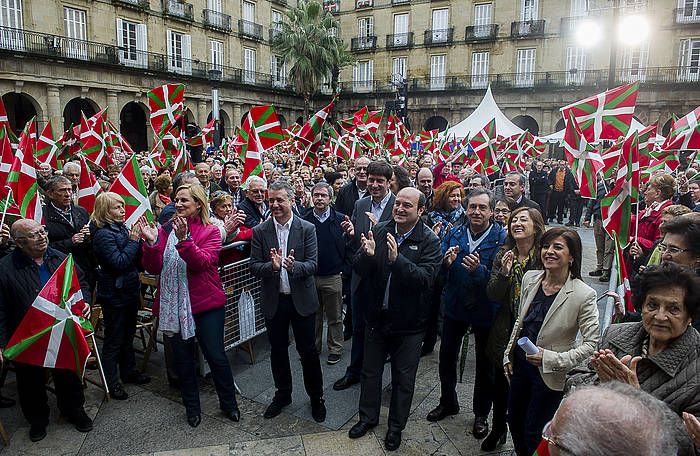 Plaza Berria beteta, EAJren Aberri Eguneko ekitaldian. LUIS JAUREGIALTZO / ARGAZKI PRESS