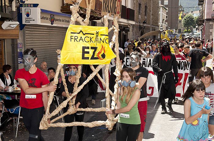 Frackingaren kontrako protesta bat, Ugaon, iazko udan. JON HERNAEZ, ARP