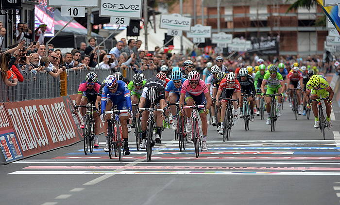 Bouhanni, aurtengo Giroan bigarren etapa irabazi zueneko irudia. L. ZENNARO, EFE