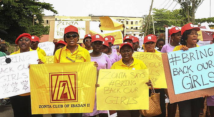 Zonta International Club taldeko ekintzaileak, protestan. STR, EFE