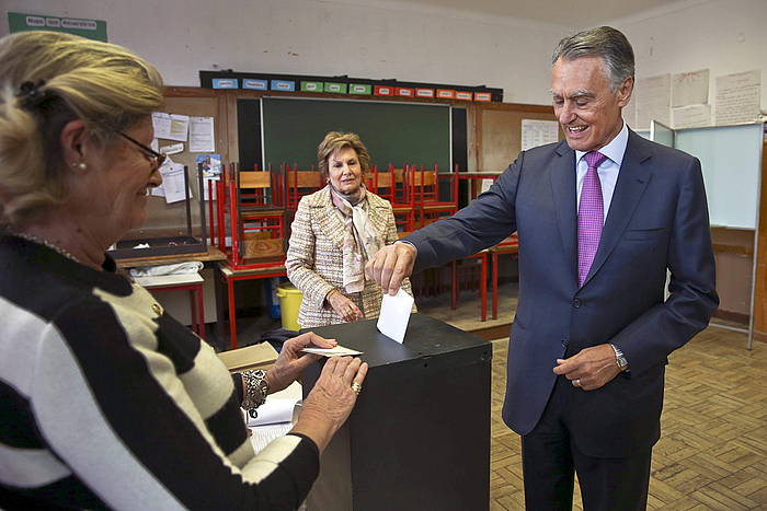 Anibal Cavaco Silva Portugalgo presidentea, botoa ematen. ANDRE KOSTERS / EFE