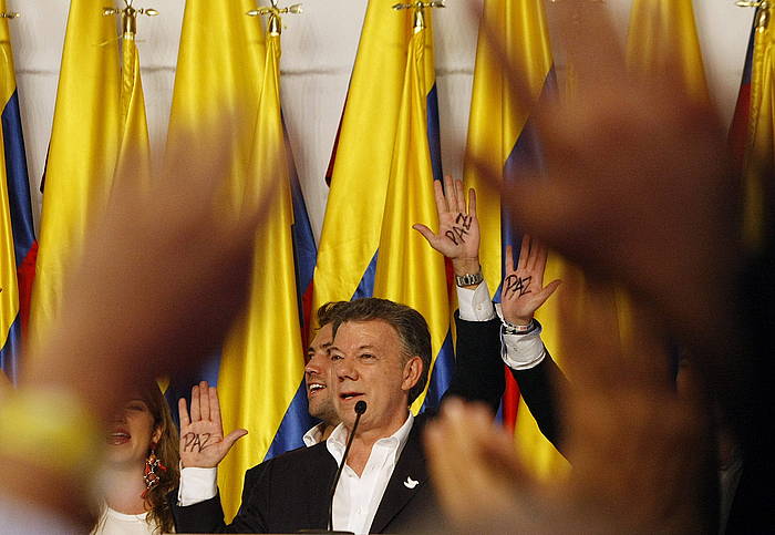 Juan Manuel Santos, garaipena ospatzen. CHRISTIAN ESCOBAR / EFE