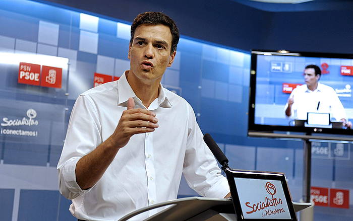 Pedro Sanchez bere hautagaitza aurkezten Iruñeako PSNren egoitzan. VILLAR LOPEZ / EFE