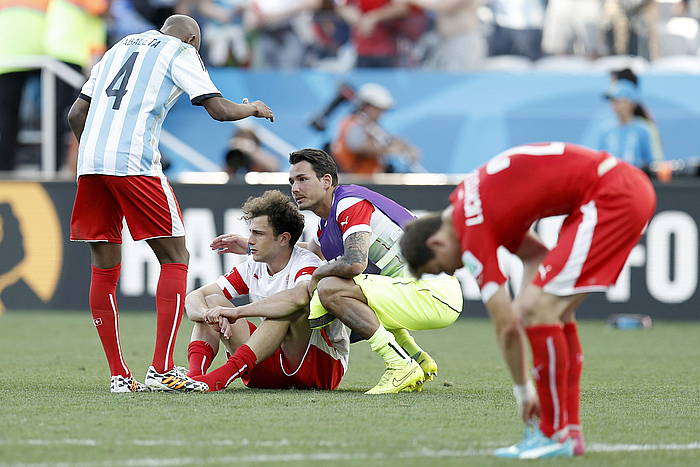 Suitzako jokalariak, Argentinaren aurka bat eta huts galdu ostean. PETER KLAUNZER / EFE