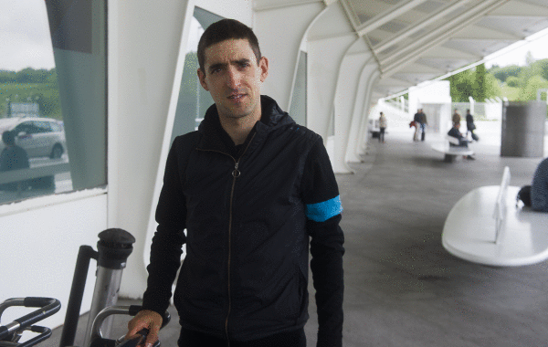 Mikel Nieve, gaur, Loiuko aireportuan. LUIS JAUREGIALTZO / ARGAZKI PRESS