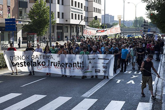 400 herritar inguruk bat egin dute manifestazioan. IñIGO URIZ, ARGAZKI PRESS