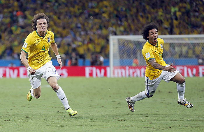 David Luiz eta Marcelo, Brasilgo jokalariak. SERGEY DOLZHENKO / EFE