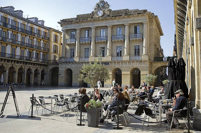 Aisiari eta kulturari lotutako produktuen prezioek eta hotel, taberna eta jatetxeetakoek egin dute gora, batez ere. JUAN CARLOS RUIZ / ARGAZKI PRESS