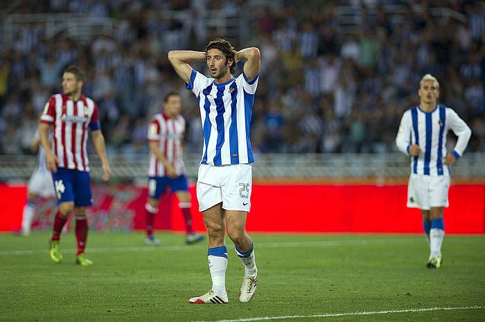 Granero, atzean Griezmann duela, Atletico Madrilen aurkako partida batean. JUAN CARLOS RUIZ / ARGAZKI PRESS