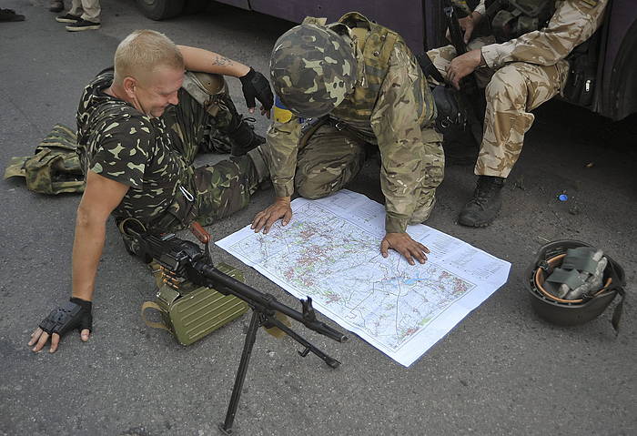 Ukrainako armadako soldaduak, Luhansk inguruan. IVAN BOBERSKYY / EFE