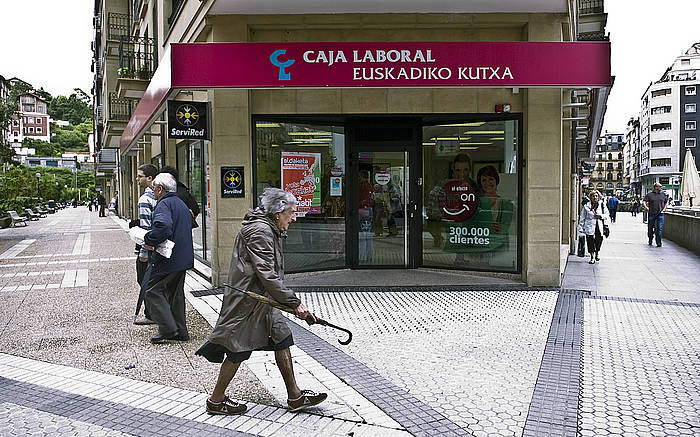 Laboral Kutxaren bulego bat, Donostian. JUAN CARLOS RUIZ, ARP