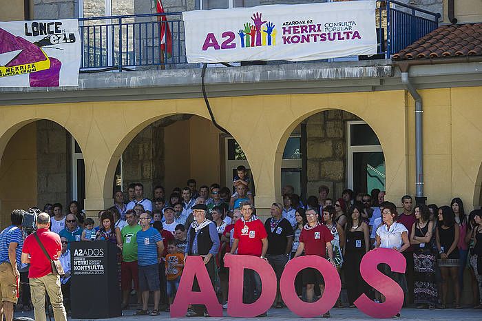 Ados plataformak igandean eginiko aurkezpena. LUIS JAUREGIALTZO / ARGAZKI PRESS