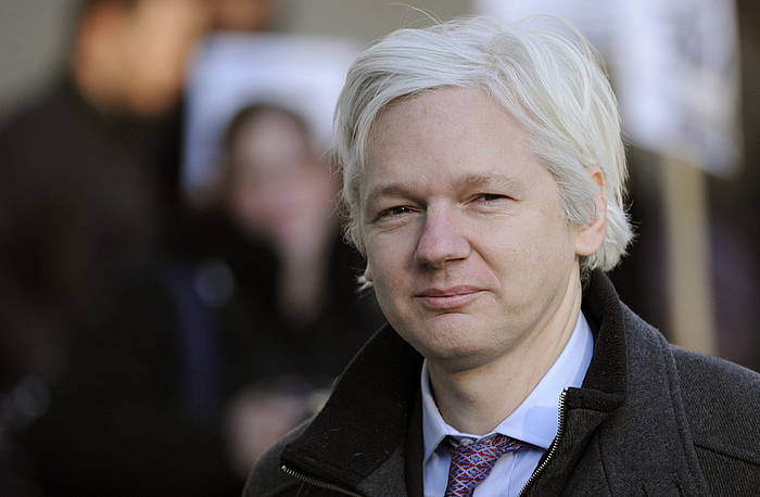 Julian Assange, 2012ko irudi batean. FACUNDO ARRIZABALAGA / EFE