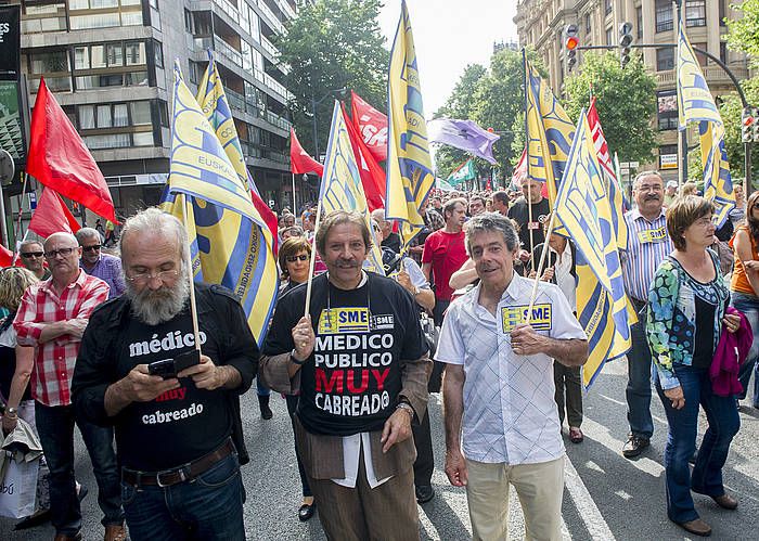 Ekainean Bilbon Osakidetzako murrizketen kontra eginiko protesta bat. MARISOL RAMIREZ / ARGAZKI PRESS