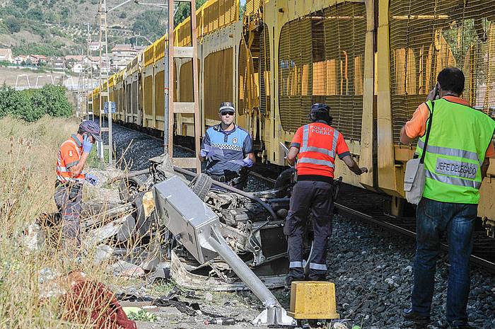 Tren batek auto bat jo du Berriozarren. IDOIA ZABALETA, ARGAZKI PRESS