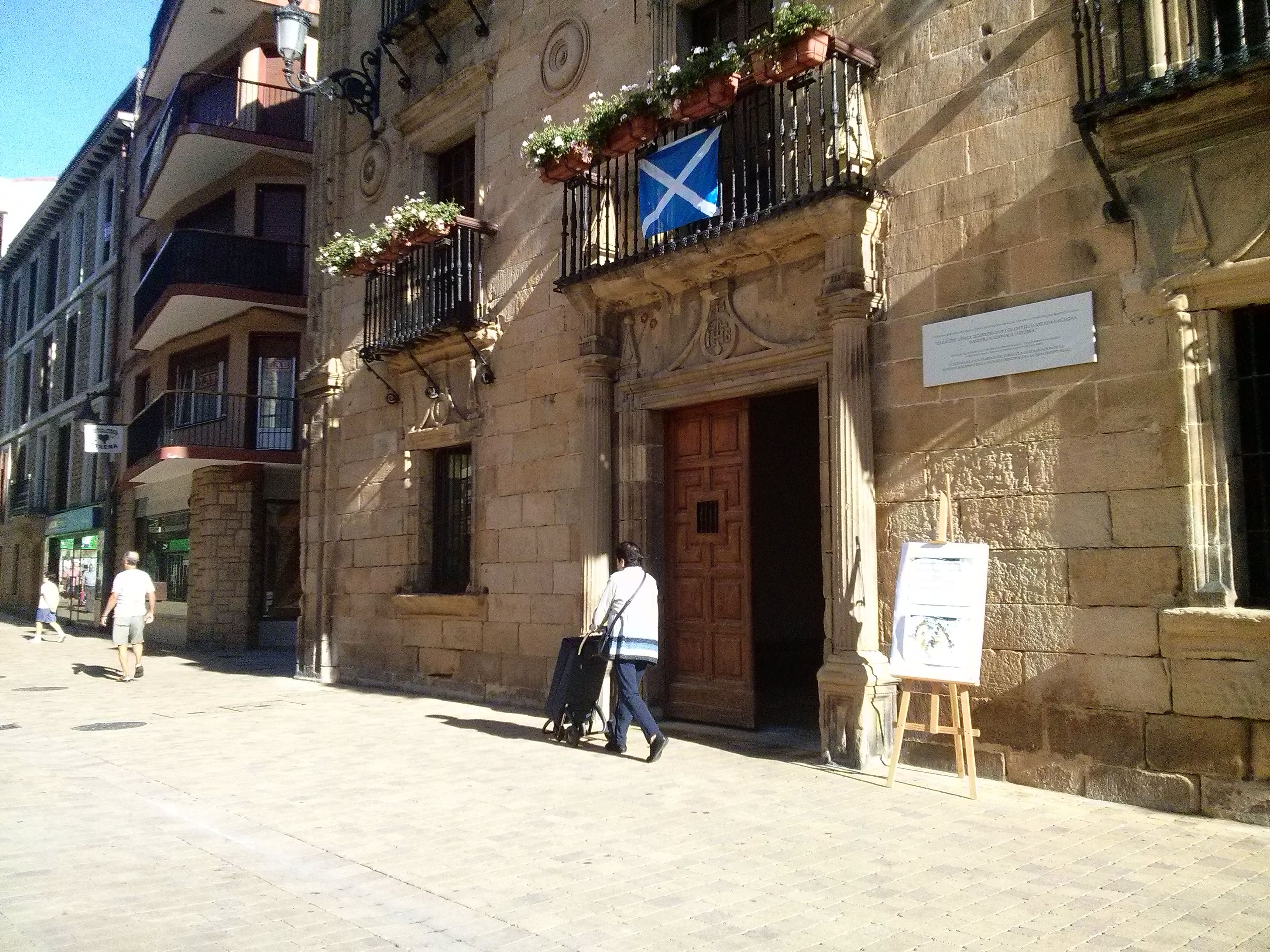 Eskoziako Bandera Zarauzko udaletxean. BERRIA