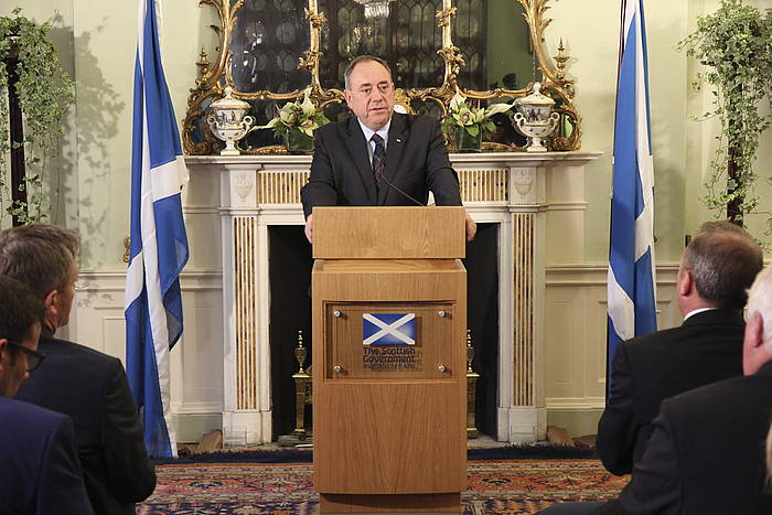 Alex Salmond, dimisioa emango duela iragarri duen agerraldian. EFE