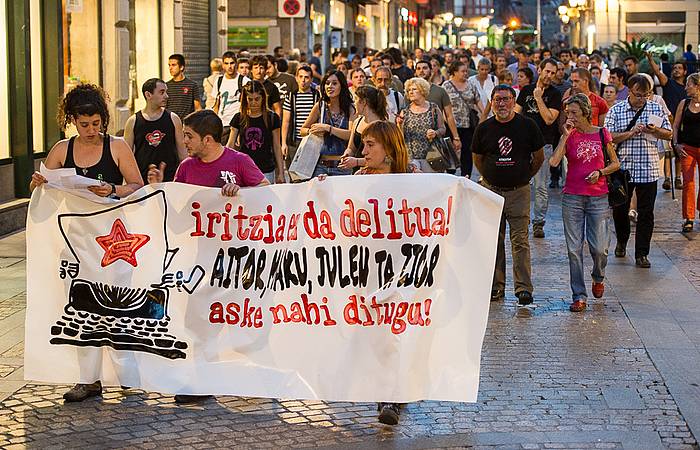 Espetxeratze arriskuan dauden gazteei babesa agertzeko manifestazioa, Bilbon. MONIKA DEL VALLE / ARGAZKI PRESS