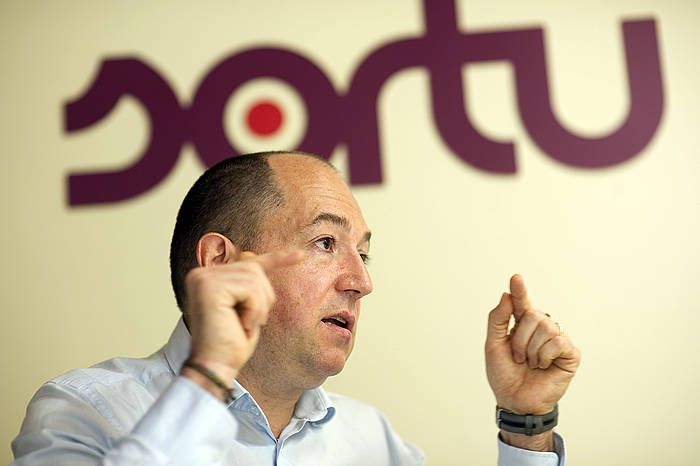 Pernando Barrena, Sorturen Donostiako egoitzan. JUAN CARLOS RUIZ, ARGAZKI PRESS