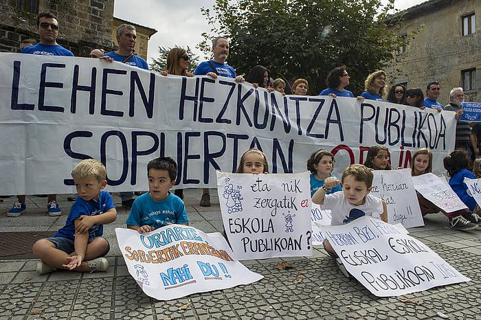 Sopuertan hezkuntza publikoko lerroa zabaltzearen aldeko protesta, pasa den urriaren 4an. MONIKA DEL VALLE / ARGAZKI PRESS