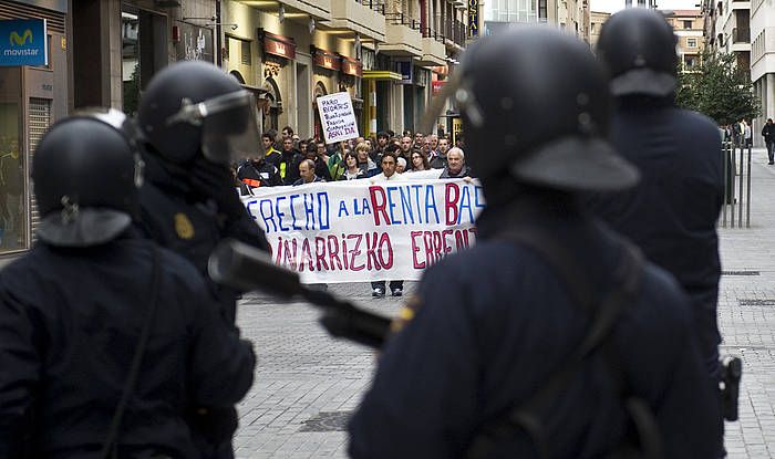 2012ko iraileko greba orokorrean atxilotu zuten gaztea, Iruñean. JAGOBA MANTEROLA / ARGAZKI PRESS