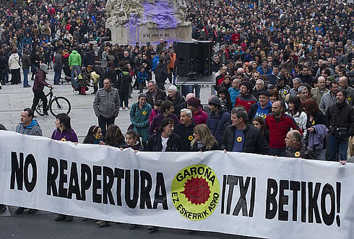 Araba Garoñarik Gabe taldeak Garoña ixteko Gasteizen egindako manifestazio bat, artxiboko irudi batean. RAUL BOGAJO / ARP