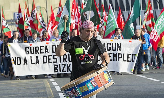 Irudian, manifestazioa, atzo, zazpigarren greba egunean. MARISOL RAMIREZ/ARP